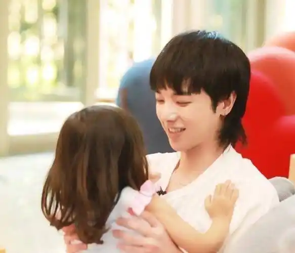 华晨宇承认生娃:没被好好爱过的人,却同样拥有爱人的能力_孩子_父亲