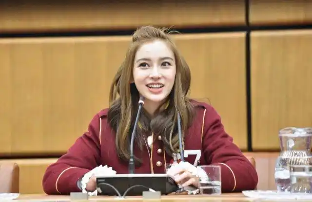 《跑男》baby杨颖无修素颜图流出 青春痘黑眼圈脸有点肿