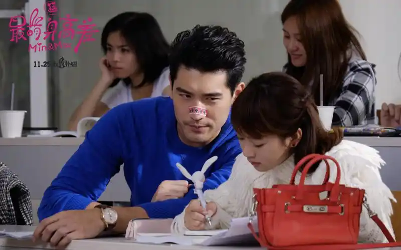 《最萌身高差》电影高清桌面壁纸