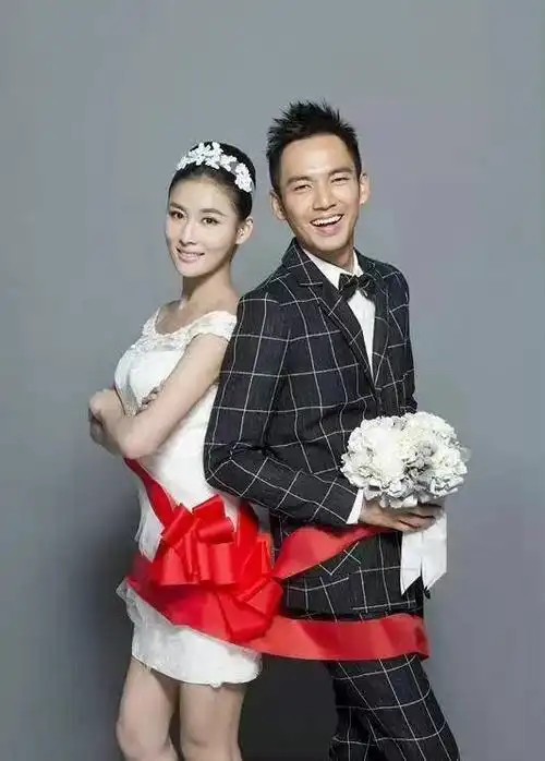 这个结婚照我太93了@钟汉良#这才是我想拍的结婚照