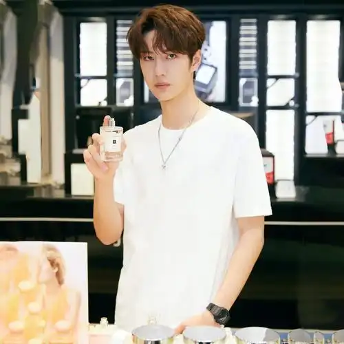 王一博韩版宽恤女短袖纯棉白色松显新款夏季上衣t恤