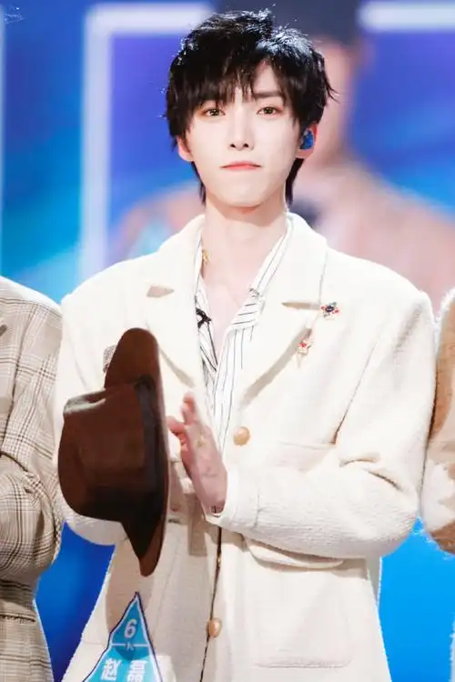 置顶赵磊超话眼神里的温柔与星光别怕让世界知道78@创造营2019-赵磊