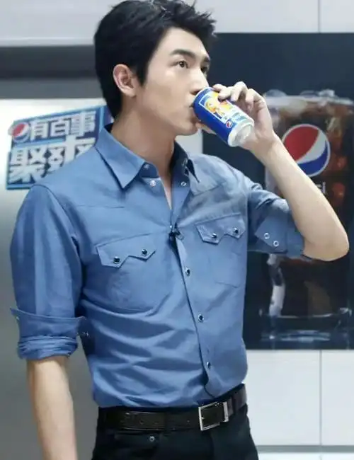 林更新身材引热议那是肋骨外翻不是小肚子