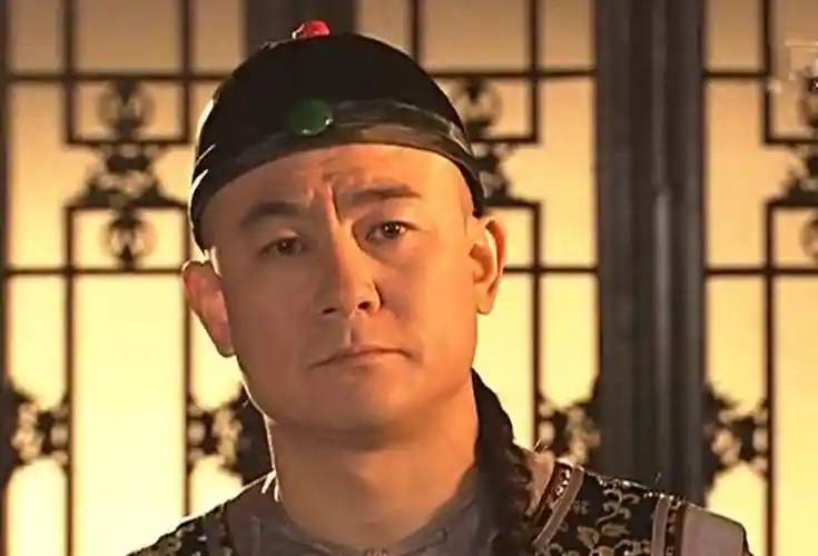 李洪涛饰演的白家大爷白颖园,在《大宅门》里是典型的悲剧式人物