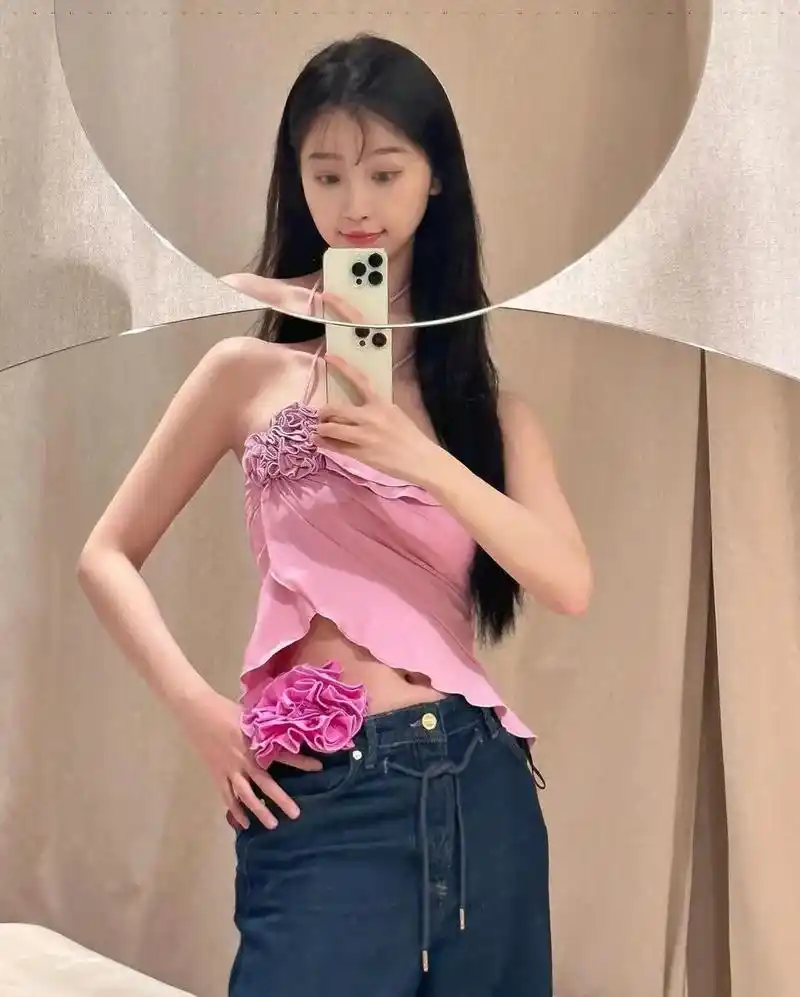 fanci越南小众品牌 | 虞书欣同款.超美的粉色玫瑰上衣俏 - 抖音