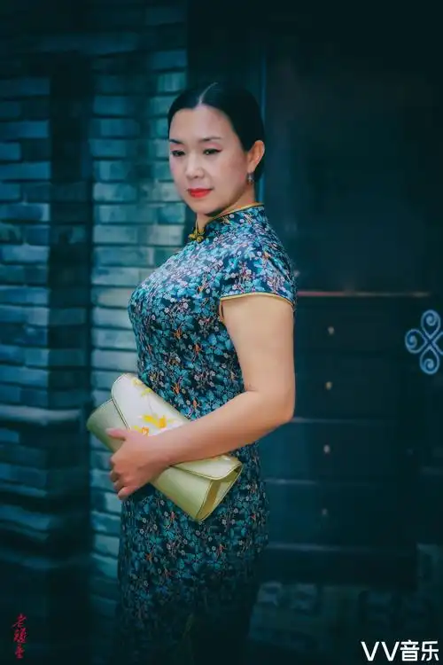 中华摄影文学精英群旗袍人像作品展第102期