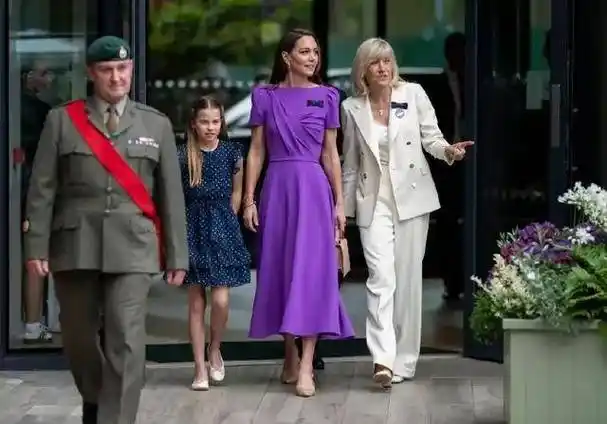 现场和华裔美女聊超开心_那英_公主_夏洛特