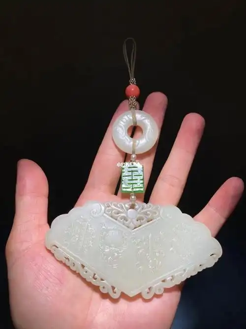 清 白玉 八宝 玉磬 珮【尺寸】14cm*6cm*1cm*153克,玉磬是一种古代的