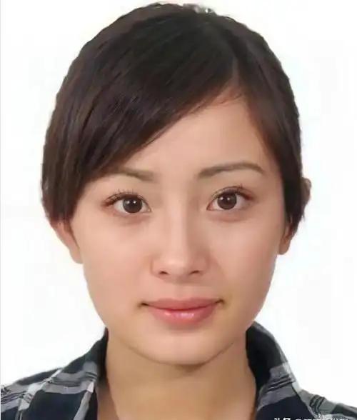 24位女明星证件照大pk,没有对比就有伤害,你觉得谁是天生丽质?