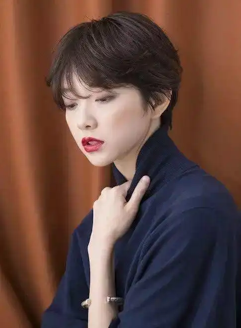 像我这种头发少,发质软的女孩纸,适合什么短发? - 知乎