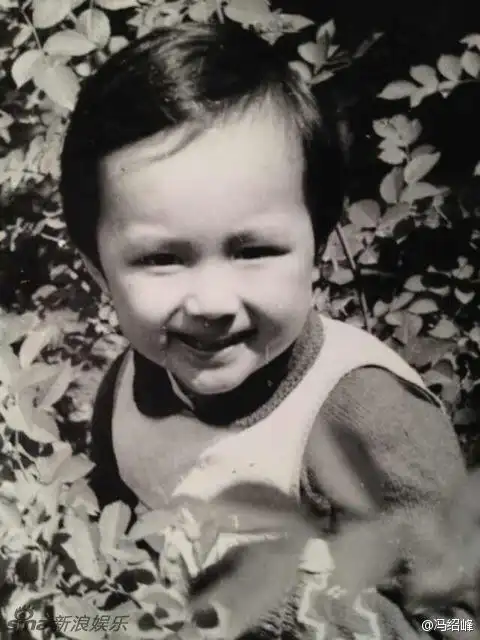 组图:帅哥小时候这么萌!冯绍峰自曝童年照