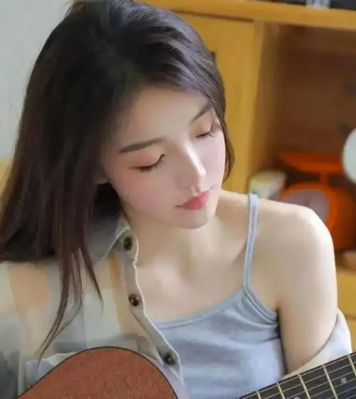 女人想抗老睡前保养得狠抓,坚持做这4件事,皮肤白嫩细腻气质佳