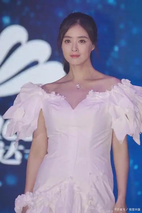 再一次让娱乐圈"刮目相看"!41岁"无人敢娶"的蒋欣