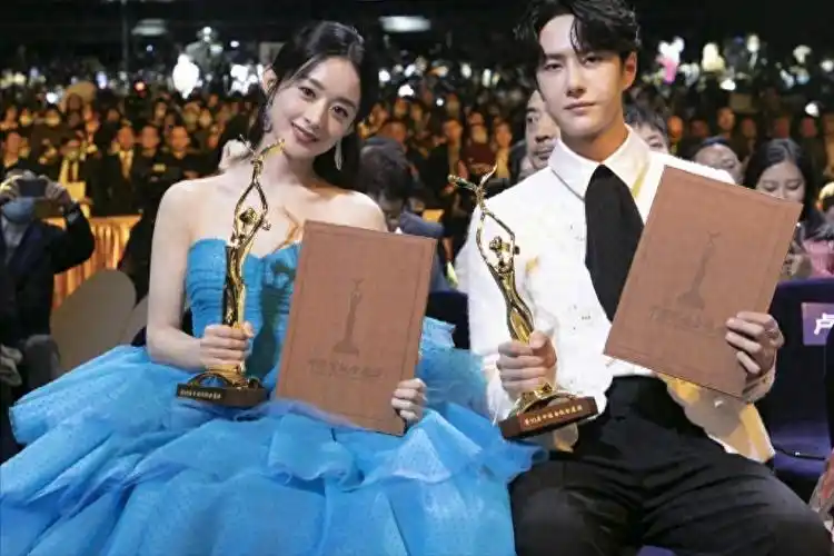 赵丽颖王一博恋爱实锤?