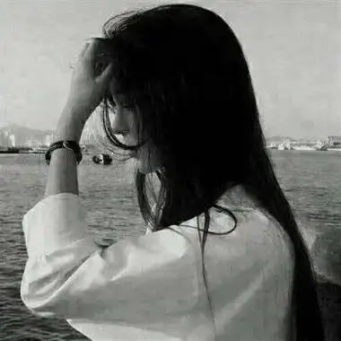 网易云热评:没有谁是谁的宇宙,只是