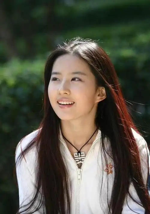 神仙颜值刘亦菲18岁运动装旧照曝光小龙女造型惹回忆