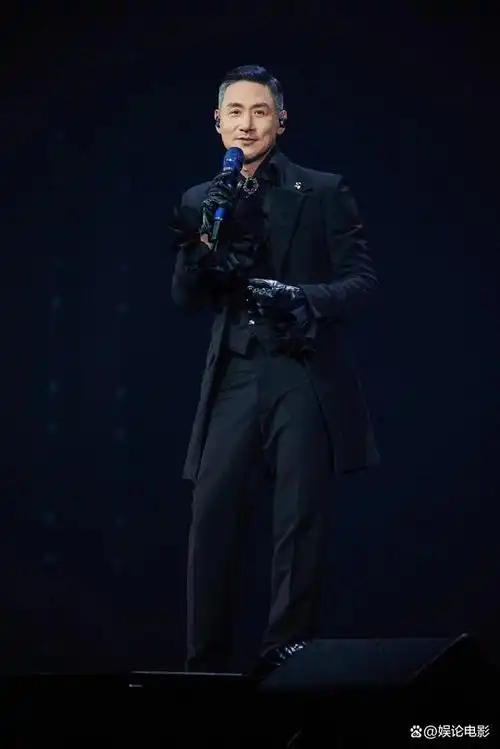 张学友演唱会因耳水不平衡跌倒