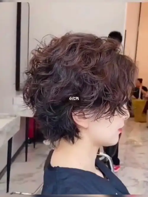 超好看短发烫发