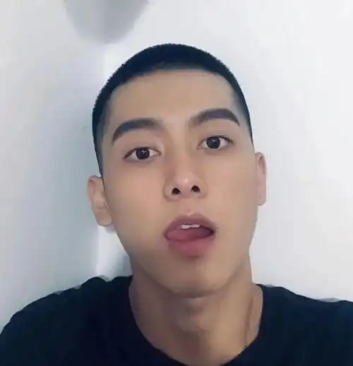 不过长脸,国字脸或是高发际线的人,这些都不适合寸头发型,千万别踩雷.