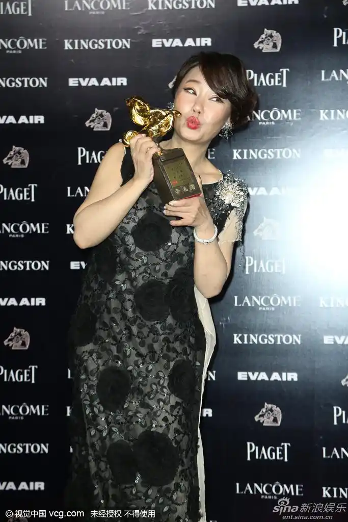 新浪娱乐讯 第52届金马奖颁奖典礼于11月21日在台湾举行,图为吕雪凤凭