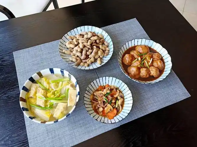 这一家子的午餐凭什么火了朋友圈?网友:实实在在的美食家