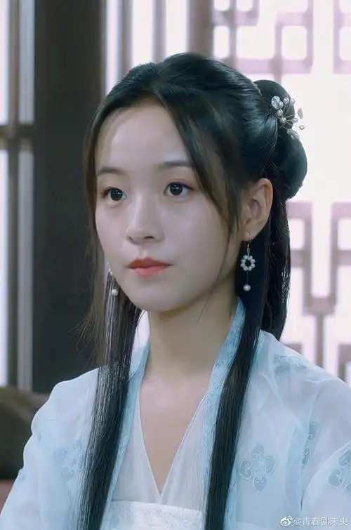 李庚希跟庄达菲一样,演现代剧,生活剧都还好,但一