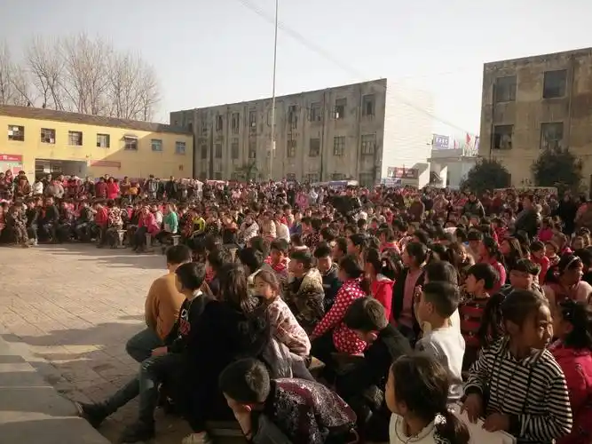 裴桥镇中心小学期中表彰大会