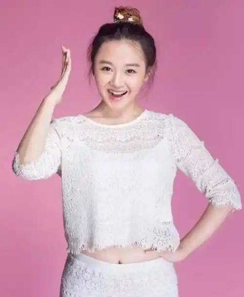 她14岁把初恋给了释小龙,如今27岁女人味十足!_杨丽晓_明星_网友