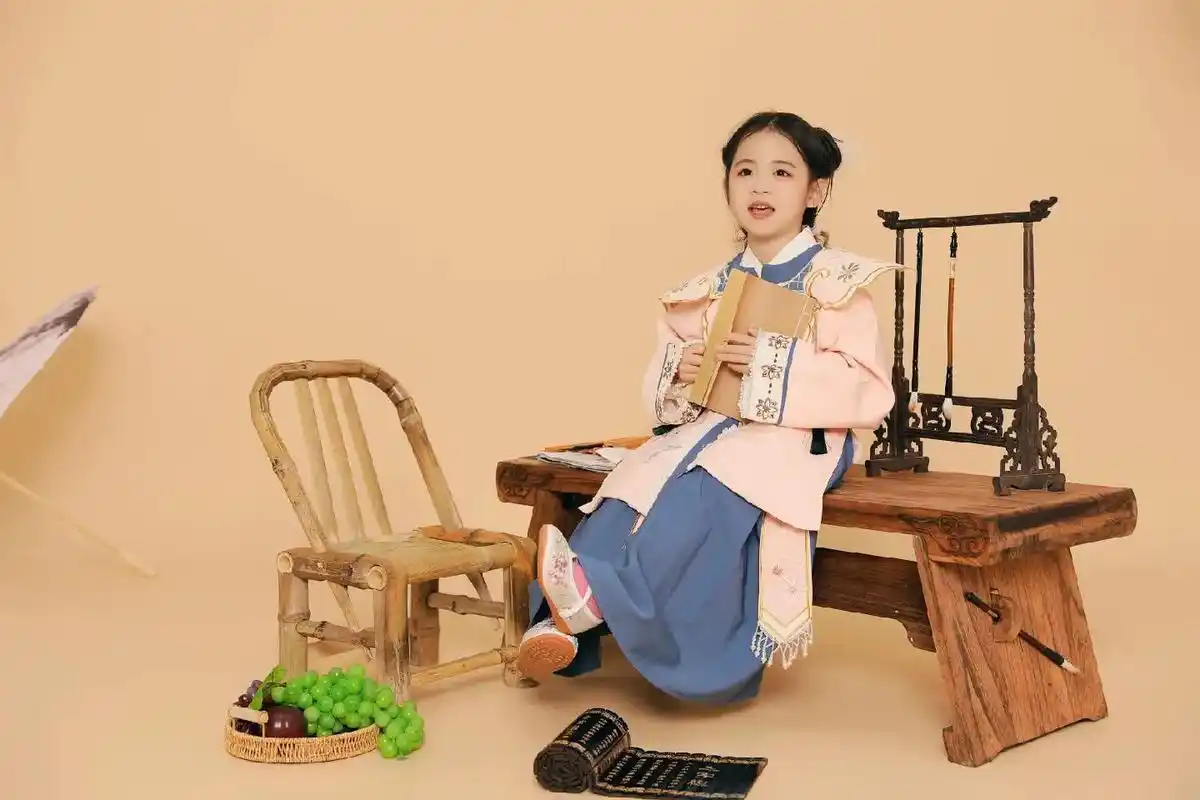 古风儿童写真.偷的浮生半日闲 小扇引微凉,悠悠夏日长 连雨不 - 抖音