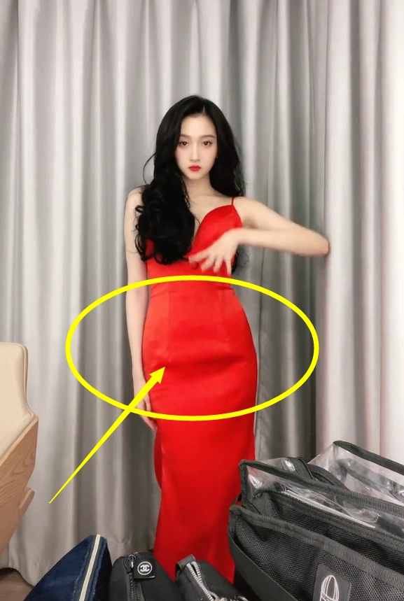 关晓彤穿无痕衣跳舞全网却紧盯她肚子镜头拉近鹿晗评论区炸了