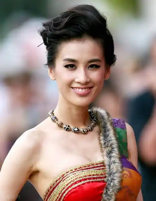 黄圣依不再背负骂名,揭秘和杨子的豪门爱情,互不干涉真的幸福吗