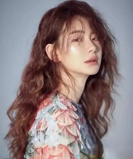 女明星卷发发型盘点 get同款你也是高颜值女神