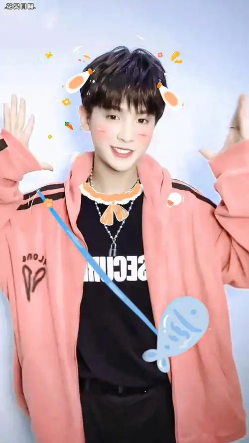 黄明昊粉色外套##黄明昊脆脆鲨品牌代言人