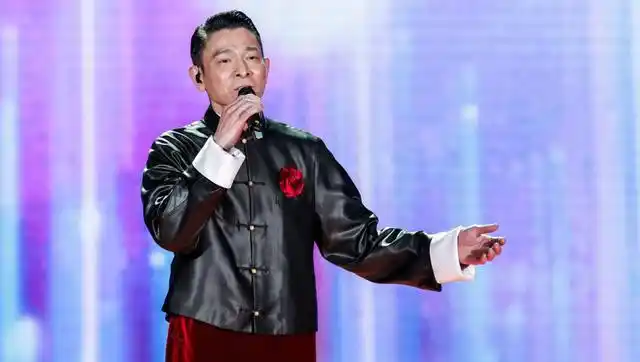 刘德华央视舞台上演唱《回家的路》,真是越久越耐听!