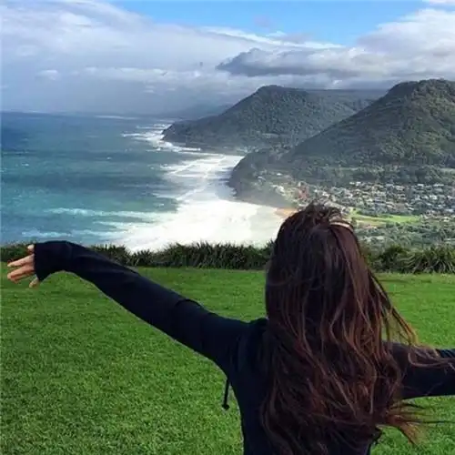 放飞心情的背影图片:听过很多故事 也见过很多人_唯美意境图片_窝窝qq