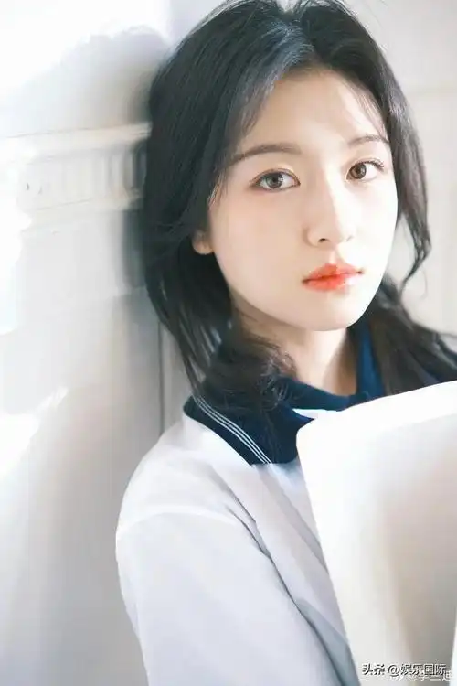 李兰迪学院风穿搭温柔清纯氧气感十足