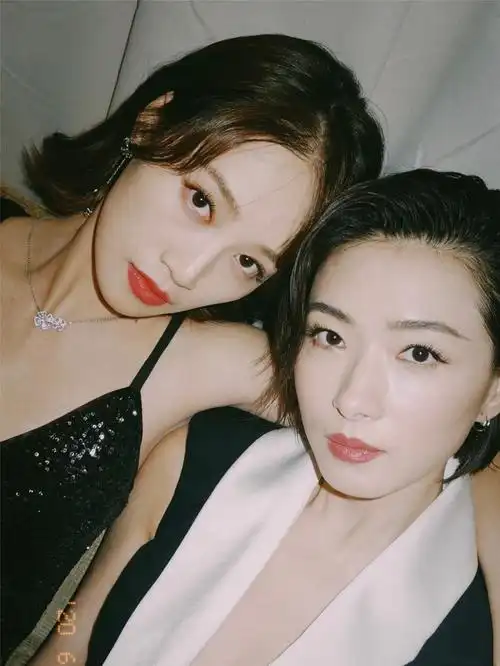 孟佳给蓝盈莹当摄影师,腿长被拍成了两米五!