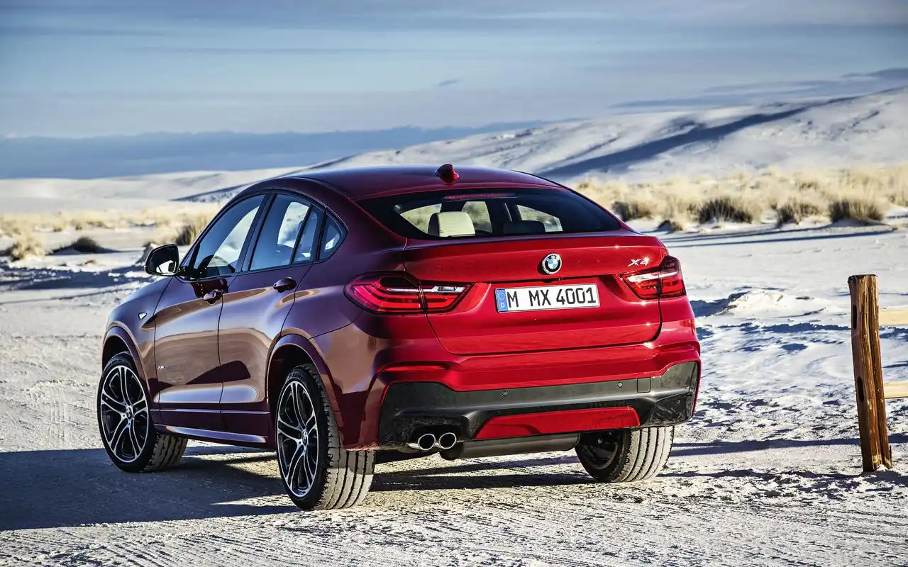 宝马x4最新款红色越野,一款超霸气的精美汽车,在公路上奔驰的超炫宝马