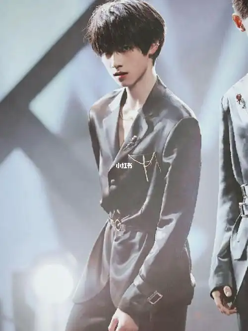 三代神颜朱朱包,陪他长大,入股不亏_朱志鑫_娱乐_明星