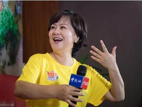 52岁鞠萍自豪的说了这样一句话网友值得尊敬