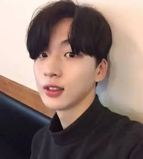 男生中分发型,四步轻松搞定!|刘海|发蜡|卷发|发梢|社交平台_网易订阅