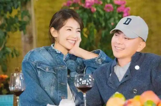 明星母女互动囧事:黄奕给女儿写信出了错,刘涛接女儿放学追不上_妈妈