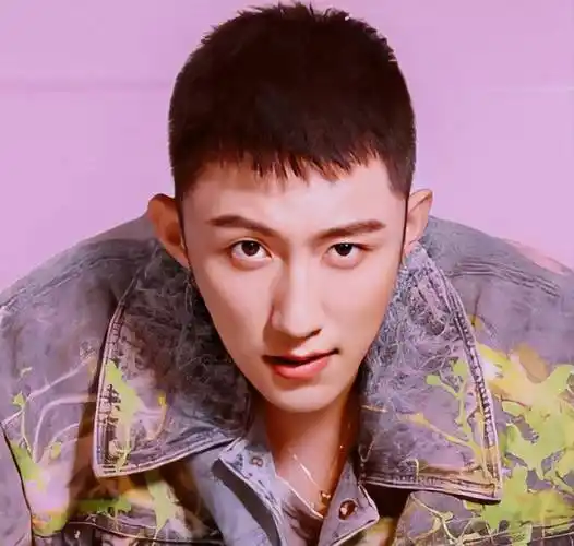 这些寸头爱豆,简直帅到大家心坎里了,长得帅真的可以为所欲为呢