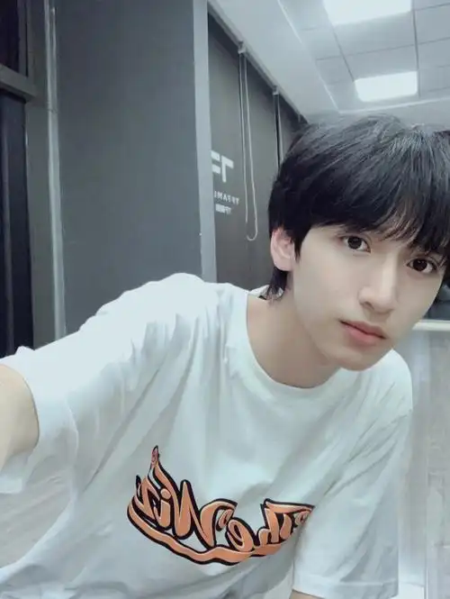 严浩翔生日快乐