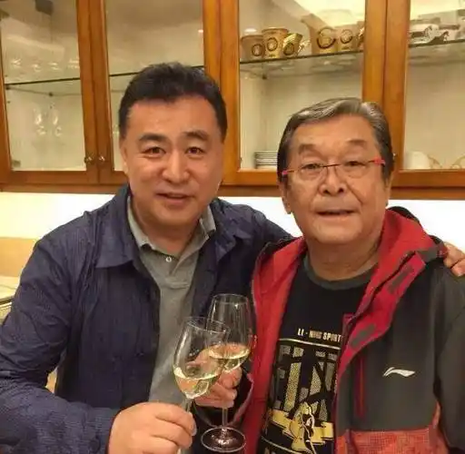 前主持人张宏民,家庭背景引关注,59岁仍单身,生活令人羡慕_电视_节目