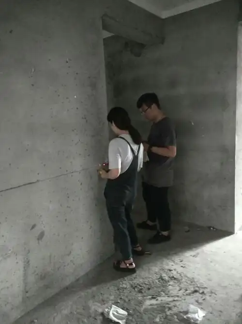 设计师现场实地量房