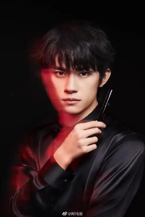 易烊千玺回忆录##易烊千玺阿玛尼全球彩妆及护肤代言人#2021 / 0402