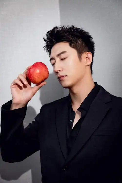 好久没见这么精致的黄景瑜了##黄景瑜妆后怼脸照