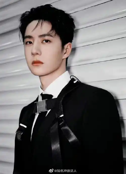 王一博的酷是骨子里透出来的酷,外表酷酷,内心实则乖巧细腻,在这就是