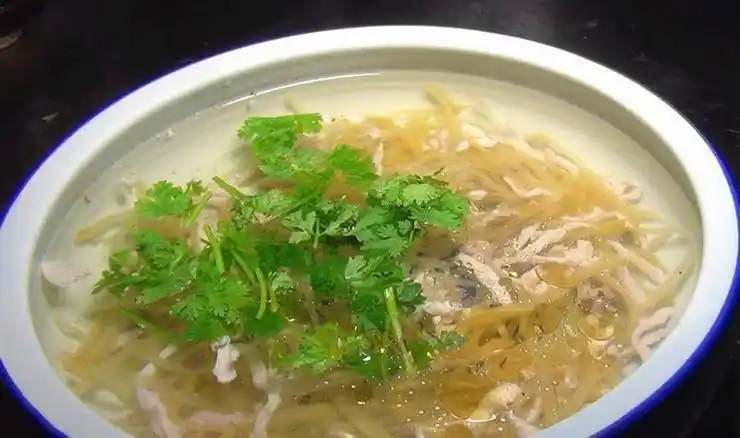 天热没胃口,大厨教你做一道:榨菜肉丝汤,清淡开胃,全家都爱喝_清水